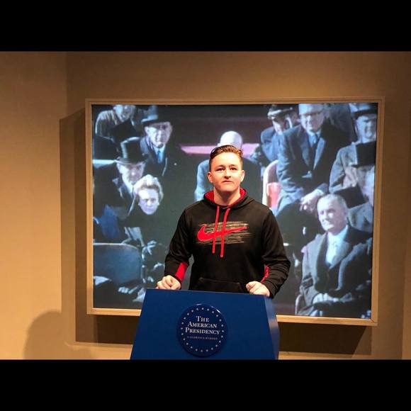 Meet your Posher, Robert - Picture 1 of 1